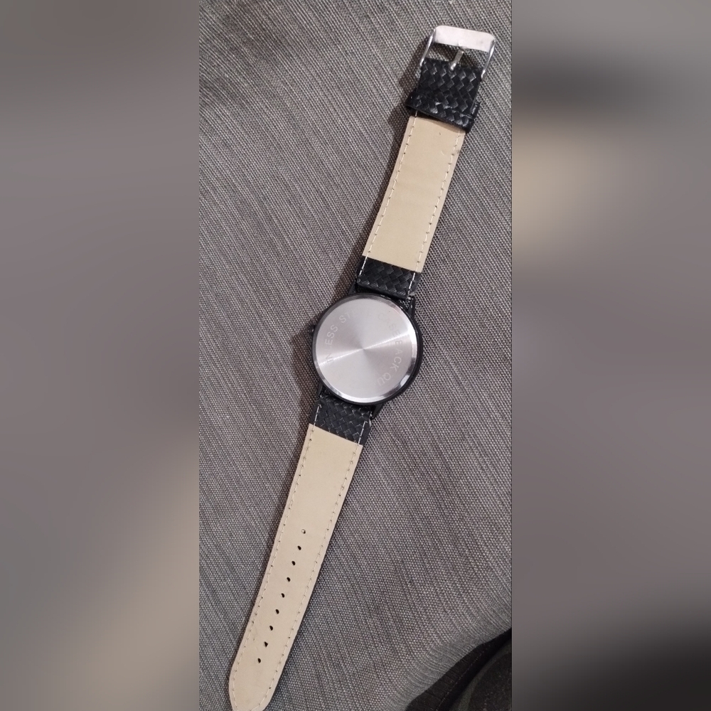 Quartz Watch with Kitty Accents, Runs & Keeps Time, New Battery - Picture 13 of 14